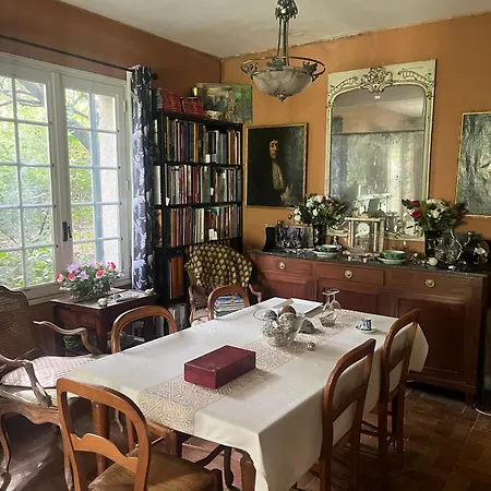 Petite Maison De Charme Avec Piscine Et Pins Centenaires * Nimes