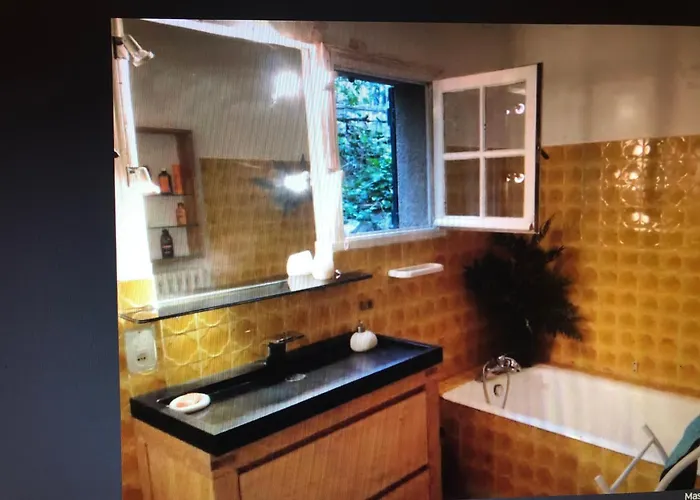 Petite Maison De Charme Avec Piscine Et Pins Centenaires *