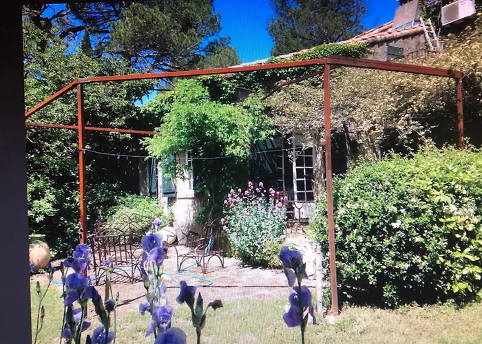 Villa Petite Maison De Charme Avec Piscine Et Pins Centenaires *