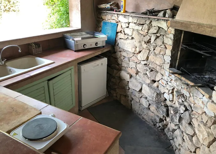 Petite Maison De Charme Avec Piscine Et Pins Centenaires Nimes